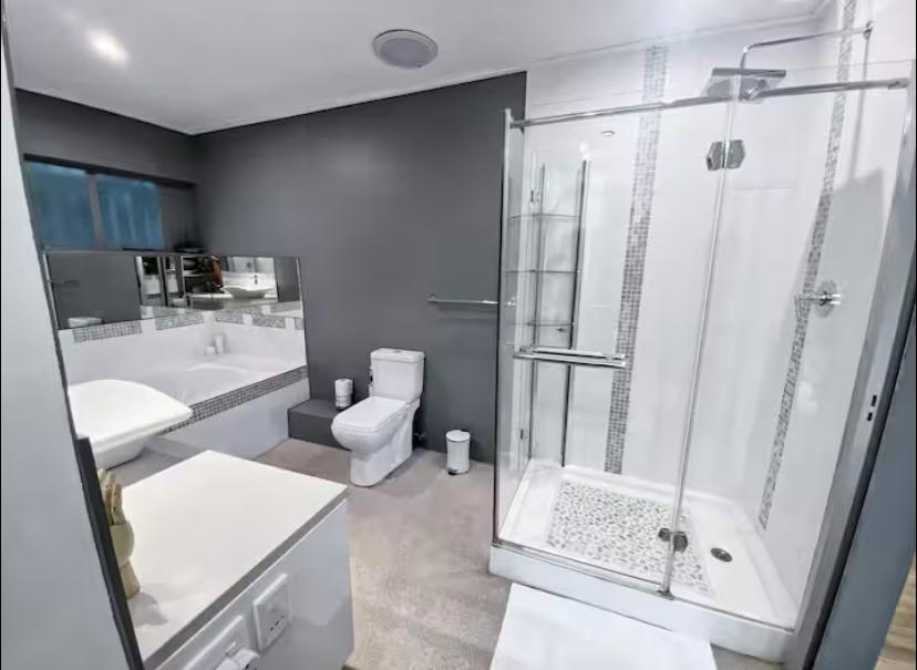 To Let 3 Bedroom Property for Rent in Green Point Western Cape